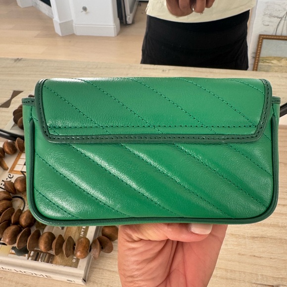 ****Authentic Gucci Bag*****Green Quilted Leather Bag - Picture 3 of 8